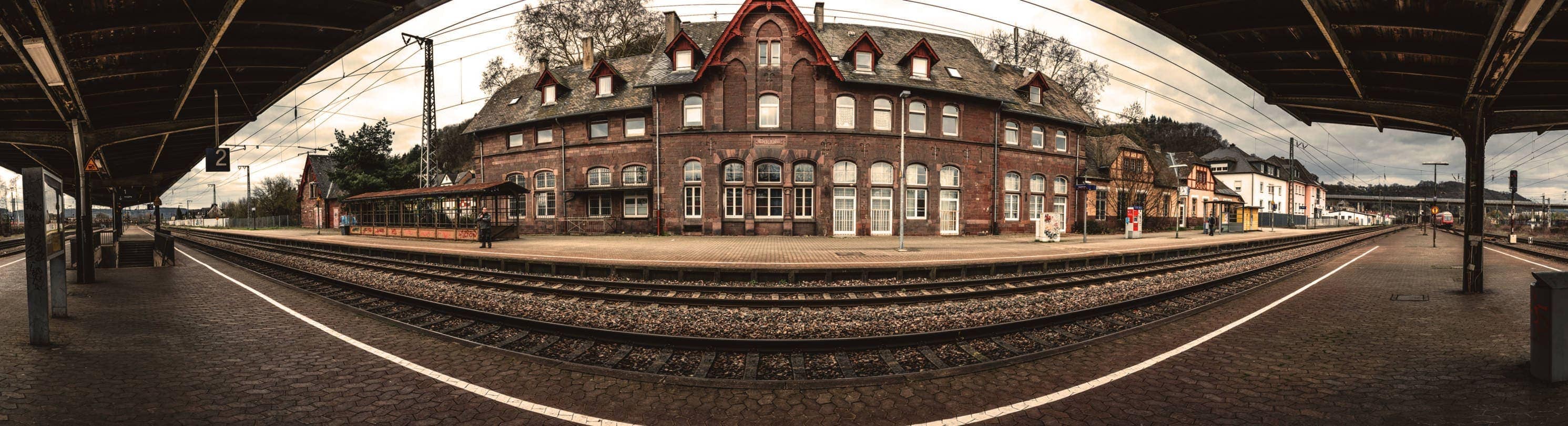 Panoramaaufnahme des Ehranger Bahnhofs