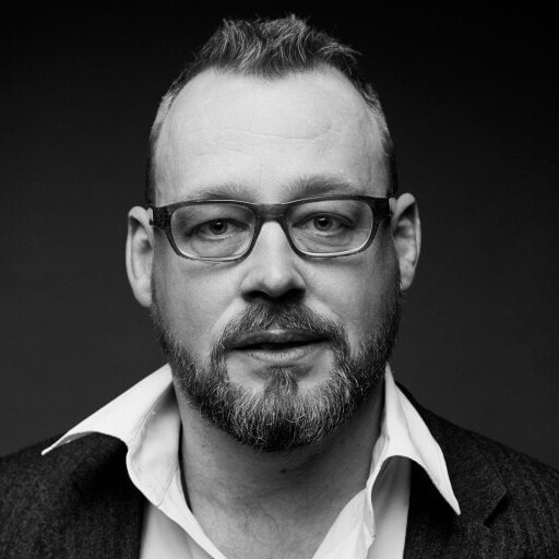 schwarz weiß portrait des trierer architekten uwe siemer